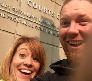 #DivorceSelfie Goes Viral